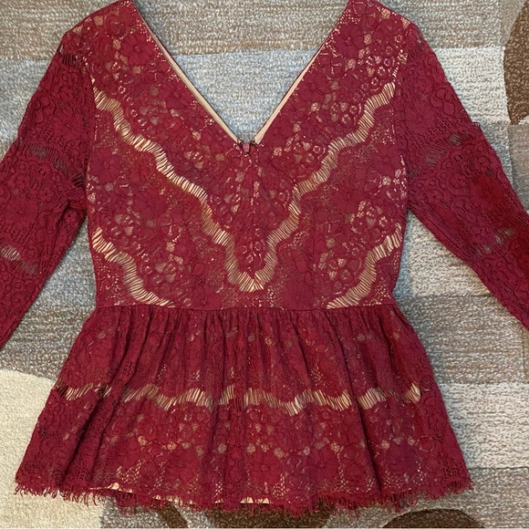 Anthropologie I Meave Burgundy Plunging V Peplum Top with Frayed Lace - Picture 4 of 7